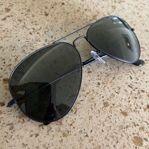 Black Aviator Raybans
